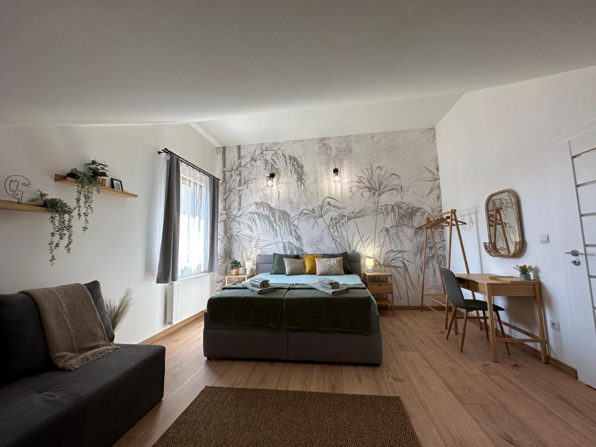 Green Apartment - City Centre - Main Square Liptovský Mikuláš Exteriör bild