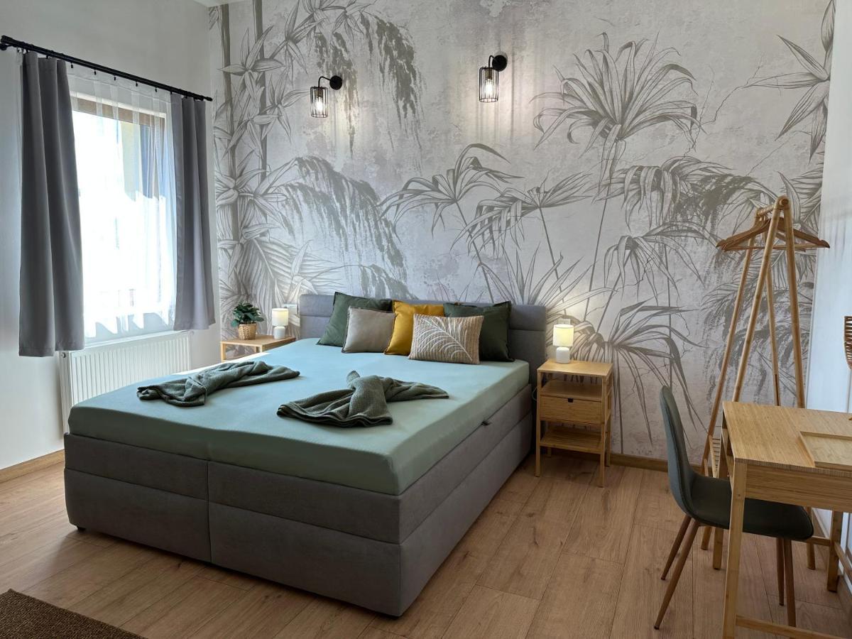 Green Apartment - City Centre - Main Square Liptovský Mikuláš Exteriör bild